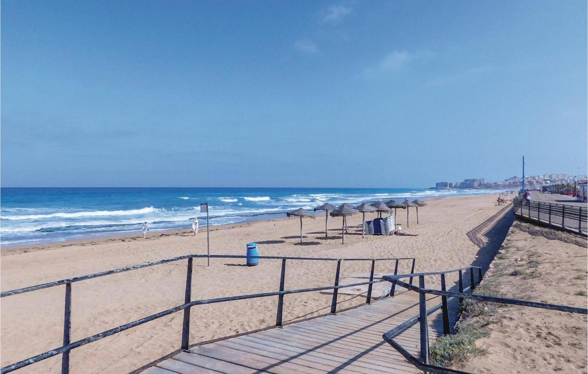 Cozy Apartment In Torrevieja-La Mata With Kitchen 外观 照片